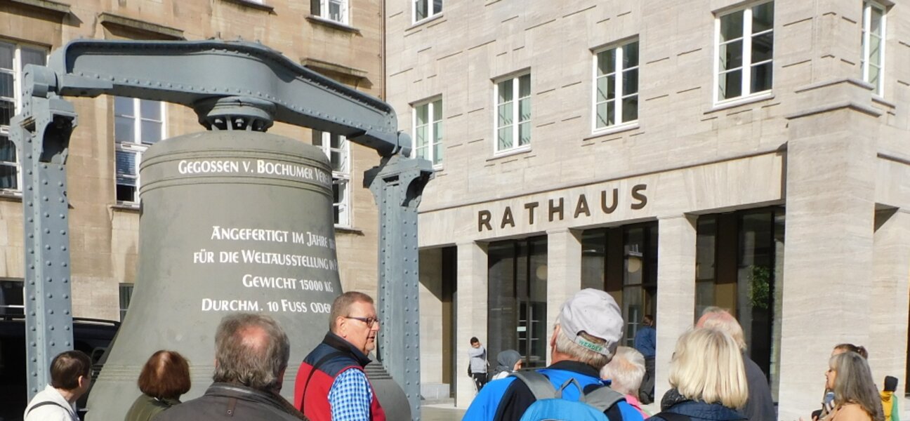 Sight Running: Station an der Glocke vor dem Rathaus